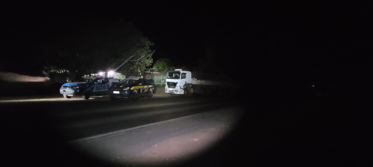 Caminhão foi localizado na BR-414 (Foto: Divulgação/PRF)