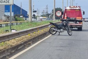 Motociclista sem habilitação morre e passageiro sofre ferimentos graves após colisão na BR-153 em Aparecida