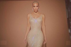 Kim Kardashian com vestido de Marilyn Monroe foi 'um grande erro', diz estilista