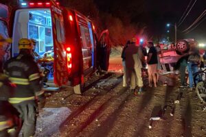 Equipes do Bombeiros resgataram as vítimas (Foto: Divulgação/Bombeiros)