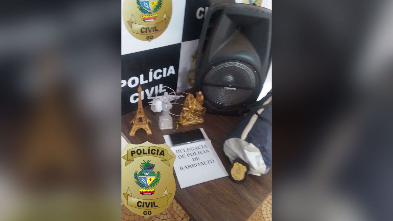 Entre os pertences estavam objetos de decoração (Foto: Divulgação/ Polícia Civil)
