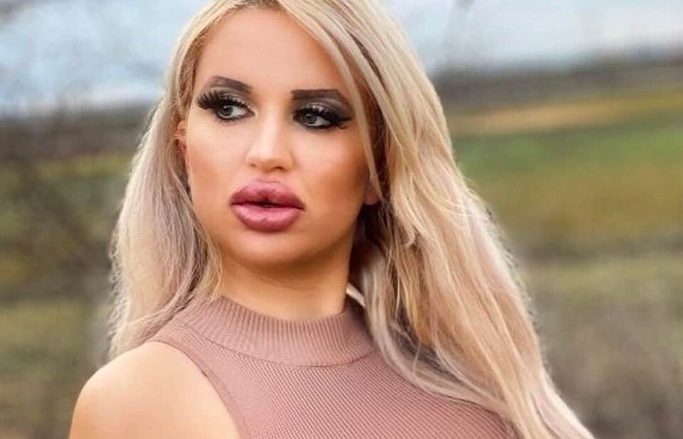 Jovem passou por cirurgias para virar boneca Barbie. Modelo do Onlyfans, Jessy Bunny quer ter os maiores seios do mundo; fotos