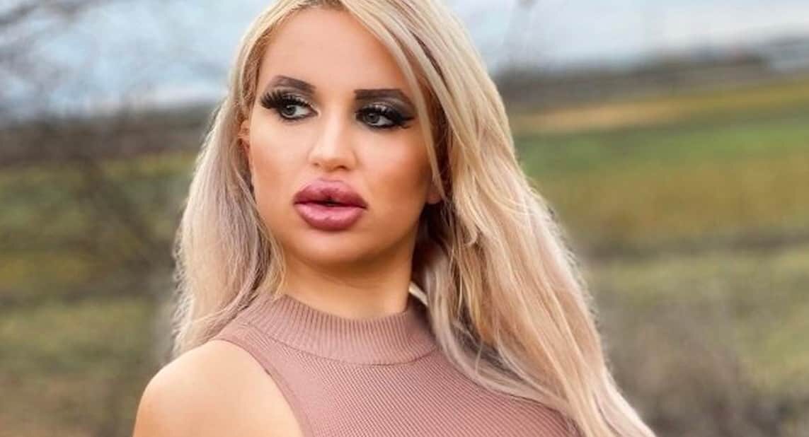 Jovem passou por cirurgias para virar boneca Barbie. Modelo do Onlyfans, Jessy Bunny quer ter os maiores seios do mundo; fotos