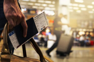 Justiça de Goiânia manda companhia aérea indenizar cliente por extravio de bagagem