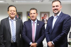 Mendanha afirmou que foi uma visita de cortesia e que não houve tratativas políticas. Gustavo Mendanha visita Vanderlan em Brasília