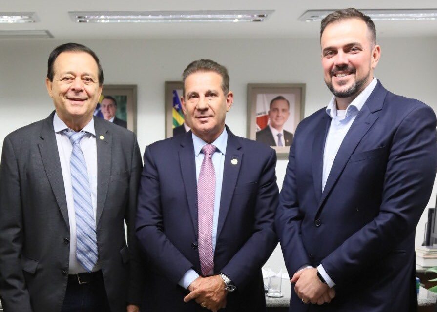 Mendanha afirmou que foi uma visita de cortesia e que não houve tratativas políticas. Gustavo Mendanha visita Vanderlan em Brasília