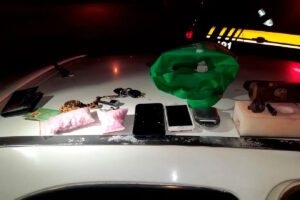 A Polícia Civil prendeu um homem suspeito de traficar ecstasy no município de Formosa. Ele estava com 483 comprimidos da droga