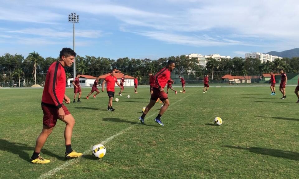 Atlético Goianiense treinando no Rio de Janeiro