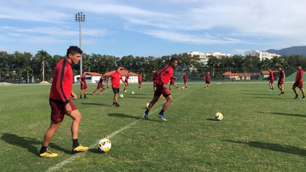 Atlético Goianiense treinando no Rio de Janeiro