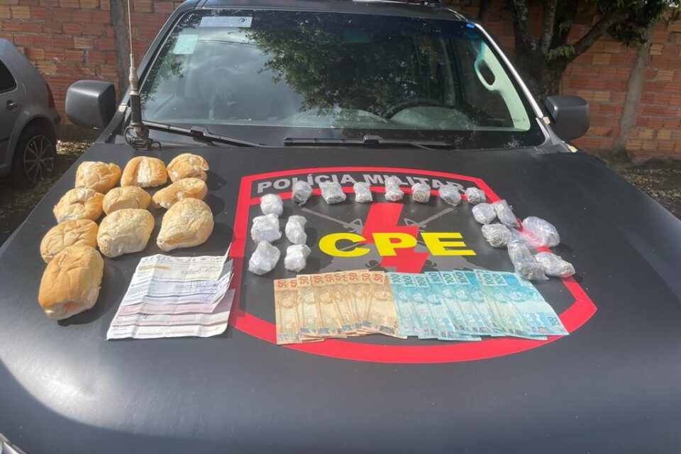 Dupla é presa com pães “recheados” de drogas em Mineiros (Foto: Divulgação/Polícia