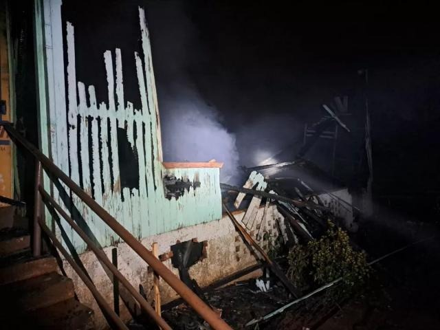 Um incêndio provocou a morte de ao menos nove pessoas em uma clínica de reabilitação de dependentes químicos em Carazinho, no RS. (Foto: divulgação/Corpo de Bombeiros)
