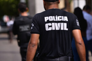 A Polícia Civil investiga o caso de um homem de 59 anos, morto a tiros em Valparaíso de Goiás. Suspeitos ainda não foram identificados