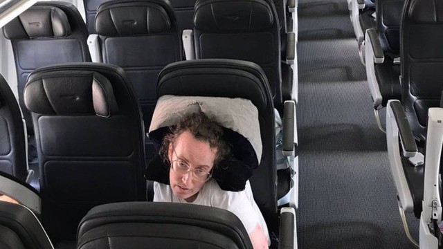 Enquanto estava no avião, a passageira não pôde usar o banheiro. Passageira tetraplégica é esquecida em avião por quase duas horas, em Londres