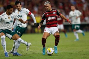 Flamengo e Palmeiras estão no topo da lista das equipes que mais arrecadaram na última temporada