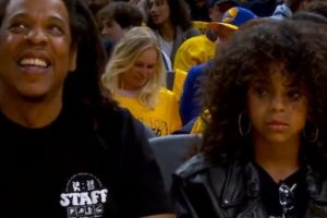 Blue Ivy, filha de Beyoncé e Jay-Z, aparece em jogo da NBA e rouba cena