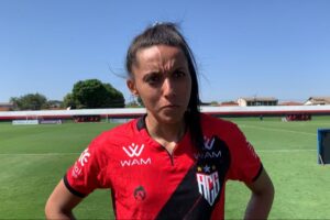 Zagueira Erica Saturnino, no Atlético Goianiense