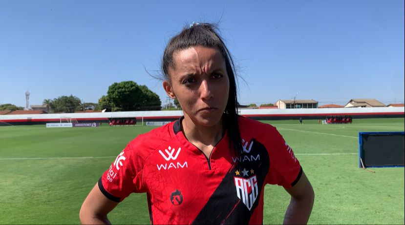 Zagueira Erica Saturnino, no Atlético Goianiense