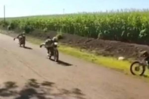 Disputa de racha entre motociclistas termina em acidente no Paraná