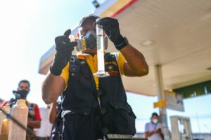 “Bomba baixa”: Procon flagra irregularidades em três postos de combustível em Goiás