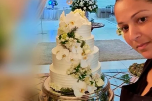 "Tão lindo": Mulher não corta o bolo de aniversário e pede para devolver