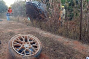 Porsche capota perto do Jaburu, deixa morto e feridos; Bolsonaro vai ao local (Foto: Bombeiros)