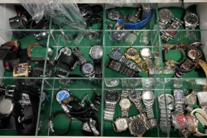 Policiais são suspeitos receber propina para liberar dono de loja de relógios investigado em São Paulo
