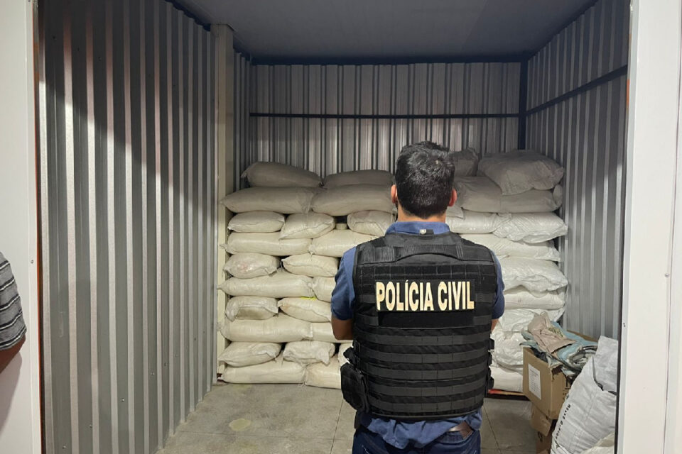 Carga de 4 toneladas de agrotóxicos ilegais é apreendida em Goiânia