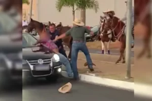 PM e filho são filmados ao agredir homem durante cavalgada em Mineiros