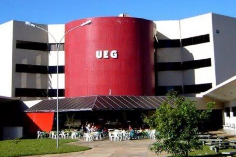 Professores da UEG aprovam greve por tempo indeterminado