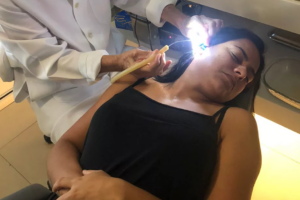Mulher fica 24 horas com barata presa no ouvido no Rio de Janeiro