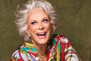 A atriz Ilka Soares morreu hoje (18) no Rio de Janeiro, aos 89 anos. A informação foi confirmada nas redes sociais pelo neto da artista. (Foto: Nana Morais/The Paradise/Divulgação)