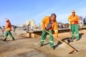 A Companhia de Urbanização (Comurg) assumiu, nesta quinta-feira (30), as obras de revitalização da Praça do Trabalhador, em Goiânia. (Foto: Jackson Rodrigues)
