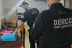 A Polícia Civil de Goiás realizou a operação Luz na Infância, na manhã desta quinta-feira (30), nas cidades de Anápolis e Valparaíso de Goiás. A ação teve como objetivo combater crimes de abuso e exploração sexual de crianças e adolescentes na internet.