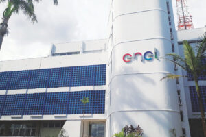 Secretário diz que venda da concessão da Enel deve se concluir em dois meses