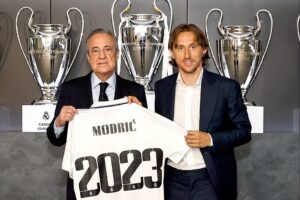 Florentino Perez e Modric no Real Madrid