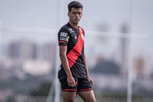 Lucas Amaral pelo Atlético Goianiense