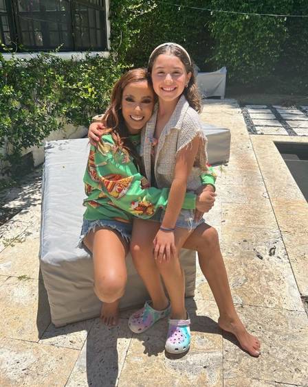 Rumores de Anitta ficando com James Rodríguez aumentam após foto com filha do craque