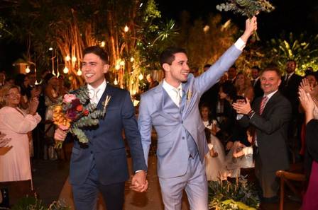 Repórteres da TV Globo, Erick Rianelli e Pedro Figueiredo se casam com festão no Rio