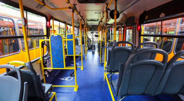 Ladrão 'cantor' faz arrastão em ônibus e rouba passageiros em Curitiba