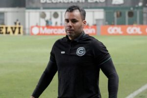 Treinador Jair Ventura, do Goiás