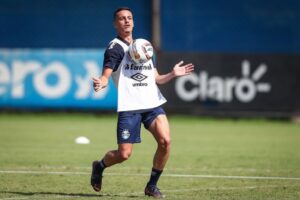 Ricardinho, atacante do Grêmio