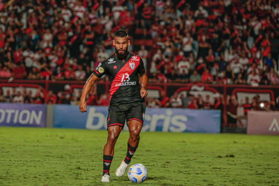 Willian Maranhão atuando no Atlético Goianiense