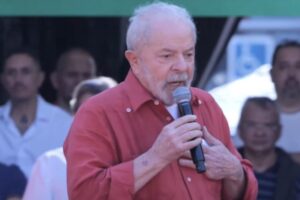 "Vamos fazer um revogaço dos sigilos que ele criou", diz Lula sobre Boslonaro