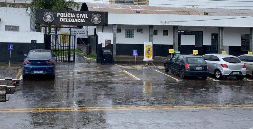 A Polícia Civil indiciou, na quinta-feira (21), uma jovem, de 19 anos, a mãe, 37, e a avó dela, 61, pela prática de aborto, em Caldas Novas. (Foto: reprodução)