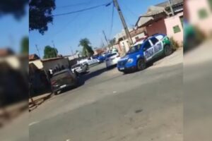 Após 3 horas de negociação, o homem que manteve refém a namorada e duas crianças no Jardim Bonança, em Aparecida, se entregou à Polícia. (Foto: reprodução)