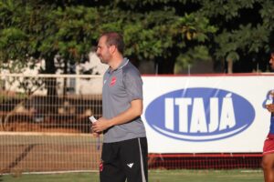 Allan Aal em treinamento pelo Vila Nova