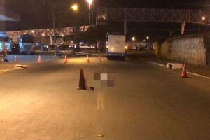 Adolescente cai de ônibus e morre após ser atropelado pelo veículo em Goiânia