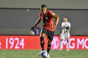 Marlon Freitas em jogo pelo Atlético Goianiense