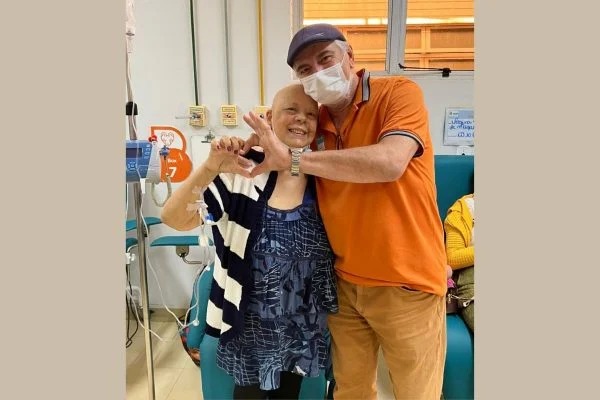 Um casal comemorou 44 anos de casados na área oncológica do Hospital de Base do Distrito Federal, na sexta-feira (22). (Foto: reprodução)