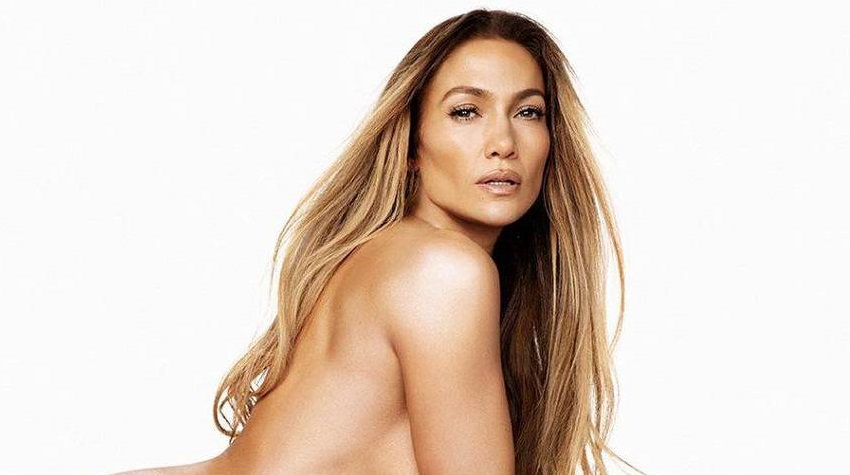 Ela diz que a mulher pode se sentir sexy em qualquer idade. Jennifer Lopez tira a roupa para lançar linha de produtos para o corpo